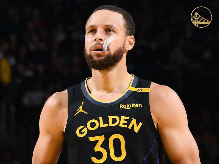 NBA／Curry 生涯首次肌肉拉傷「至少缺席一週」！沮喪落淚讓 Kerr 擁抱安慰！