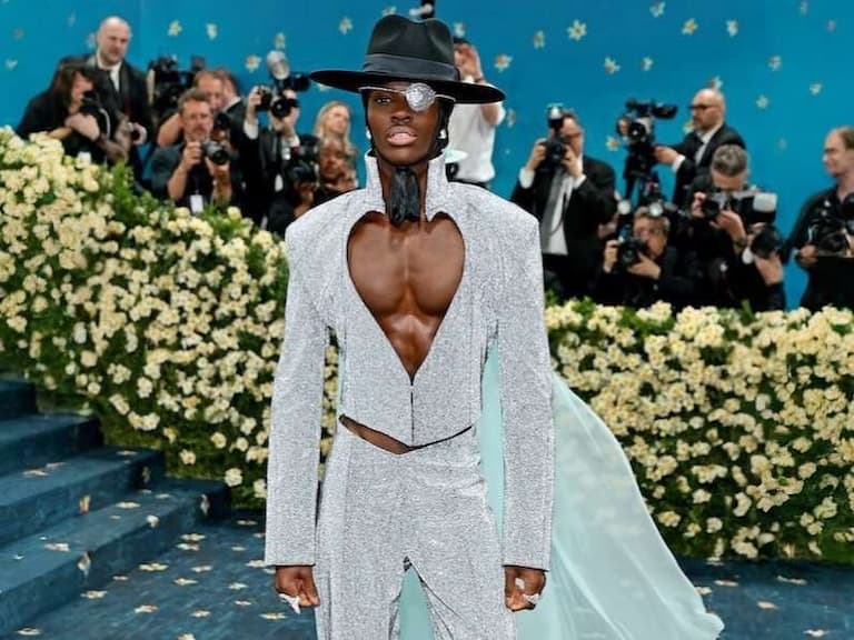 Met Gala 超模 Alton Mason 致敬《JOJO 的奇妙冒險》喬魯諾經典造型!心形鏤空設計引網友大讚!