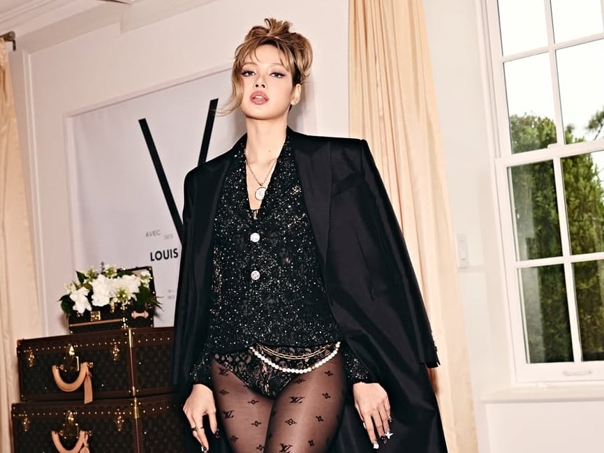 BLACKPINK Lisa 登 Met Gala 三角褲穿搭圖案引爭議！美國網友怒批：「誰覺得是好主意？」