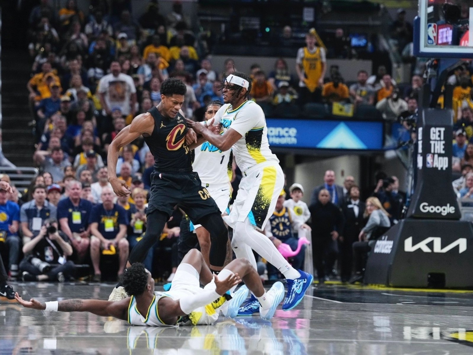 NBA／Mathurin、Hunter 爆發激烈衝突！賽後相約場外「釘孤枝」！