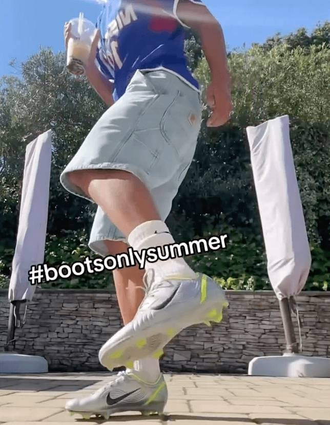 Bootsonlysummer 是什麼？最新爆紅「足球釘鞋」穿搭趨勢你必須知道！
