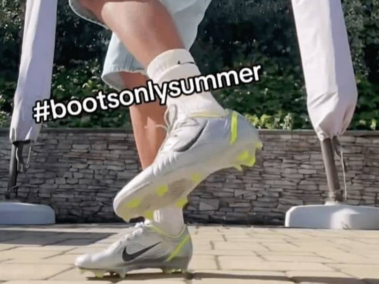 Bootsonlysummer 是什麼？最新爆紅「足球釘鞋」穿搭趨勢你必須知道！