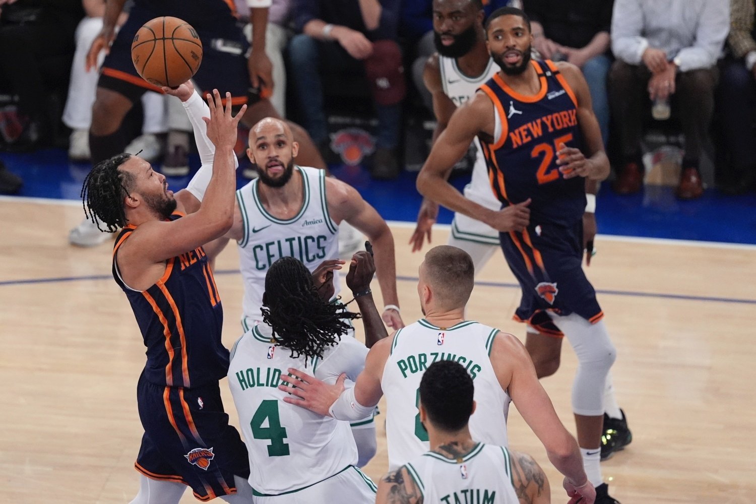 NBA／尼克克服 14 分落後逆轉擊敗塞爾提克聽牌！Jayson Tatum 無碰撞傷退！