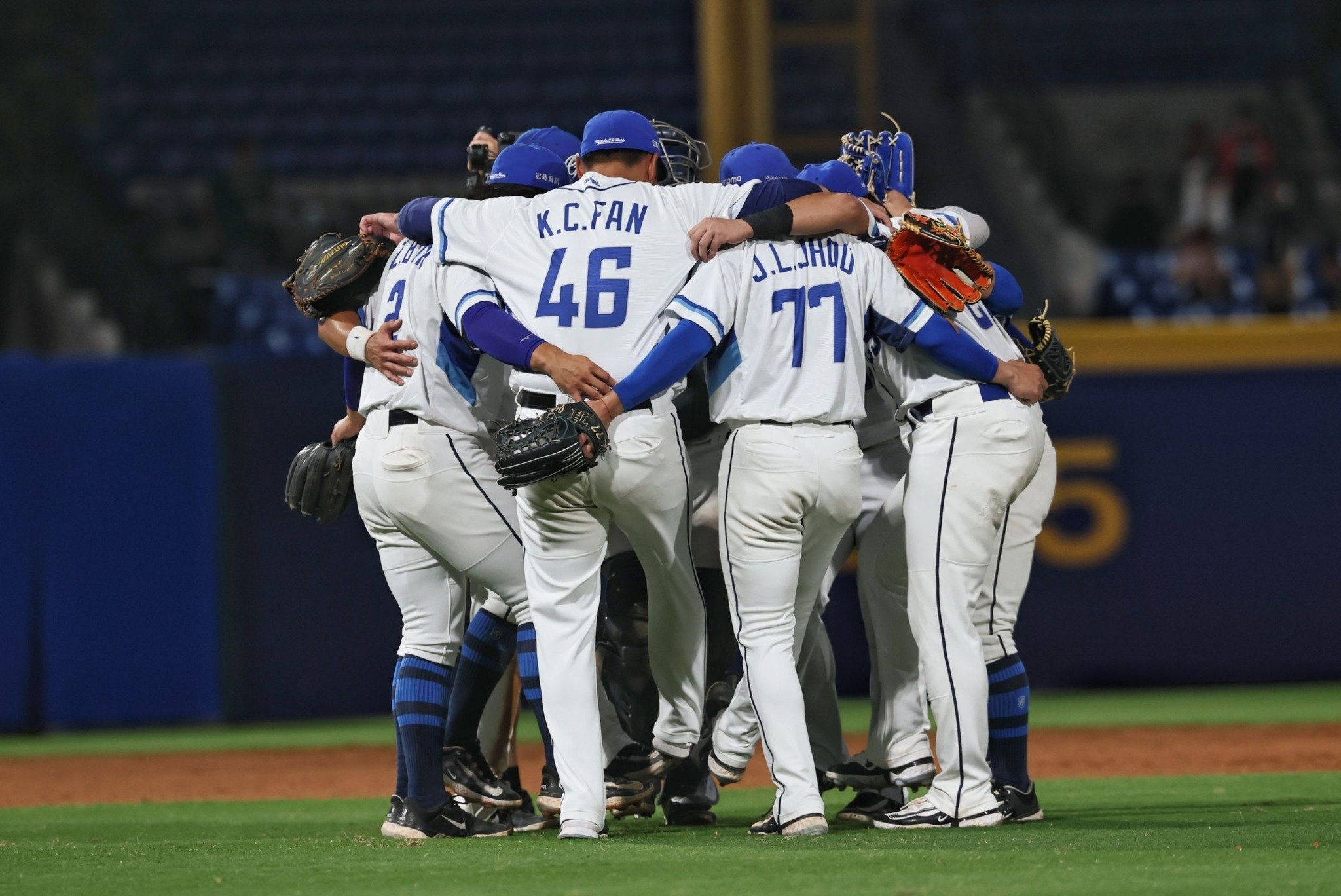 富邦悍將終止主場 7 連敗！高國麟開轟＋李東洺好投助隊重獲勝利！