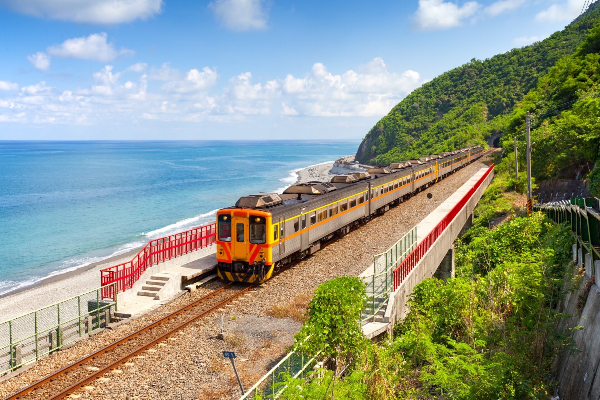 台鐵最新「旅客運送契約」實施時間曝光!誤點 10 分鐘全額退票!