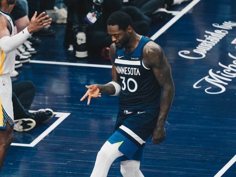 NBA/灰狼擊敗勇士連續兩年晉級西決!Curry 場邊失落表情曝光!