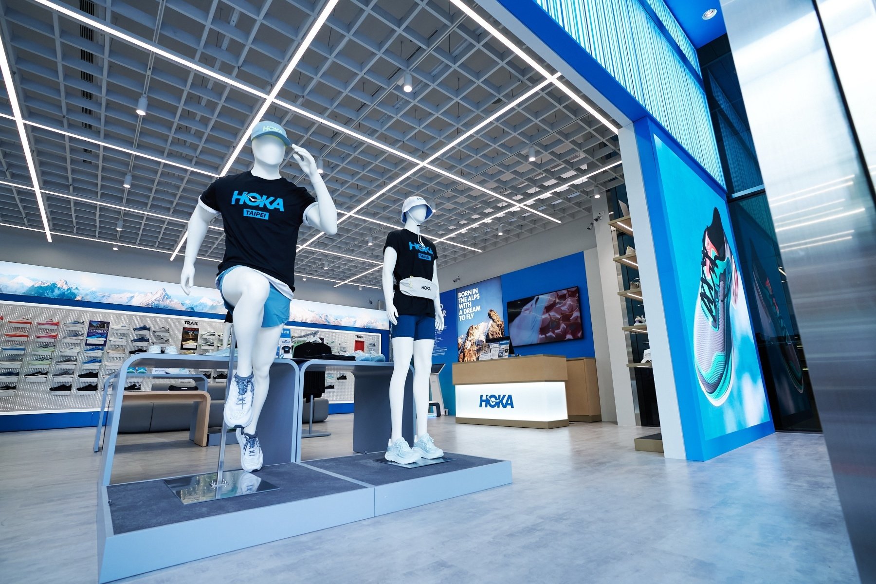 HOKA 大巨蛋遠東 Garden City 門市開幕!店內介紹&獨賣鞋款一覽、楊奇煜驚喜現身領跑!