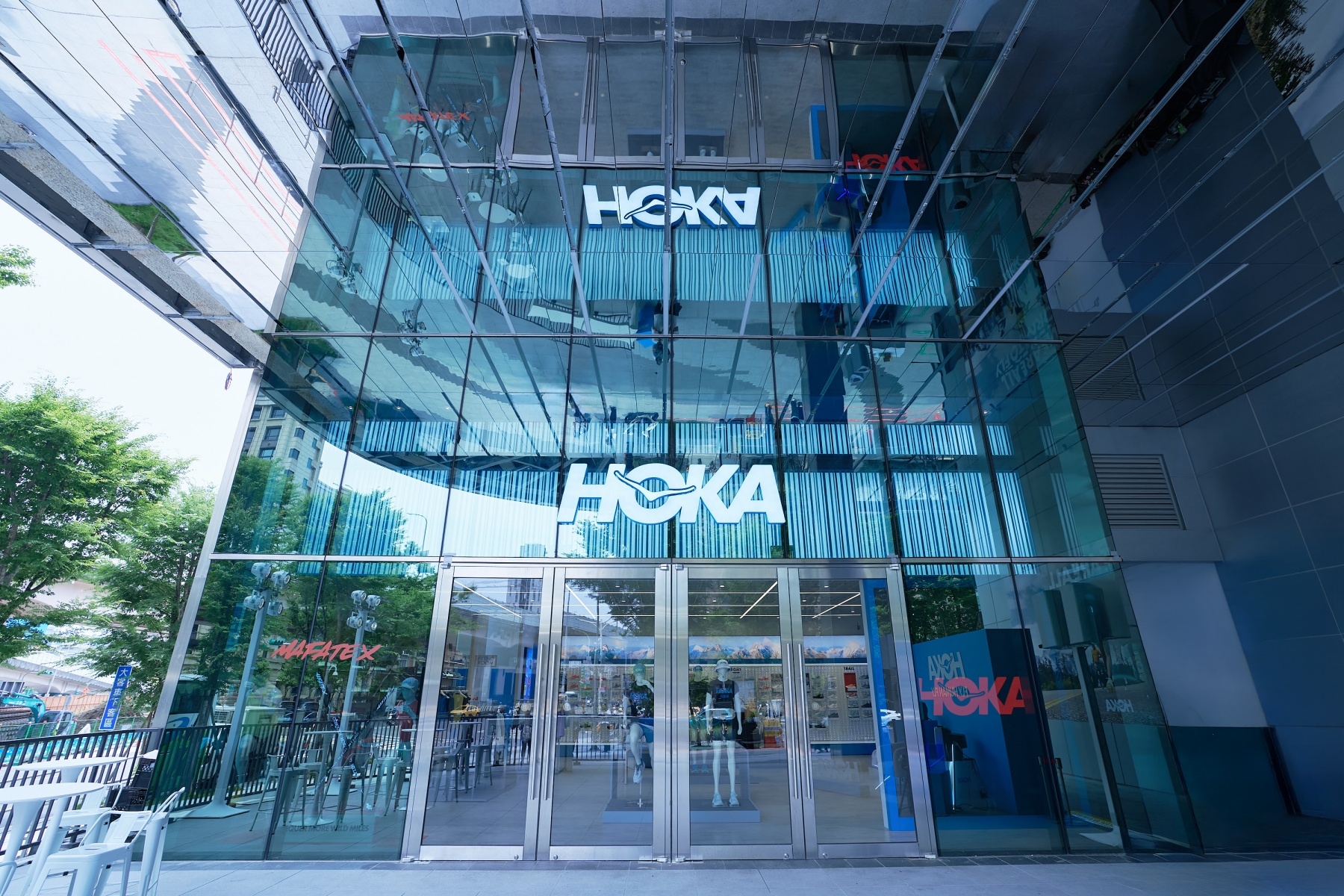 HOKA 大巨蛋遠東 Garden City 門市開幕!店內介紹&獨賣鞋款一覽、楊奇煜驚喜現身領跑!