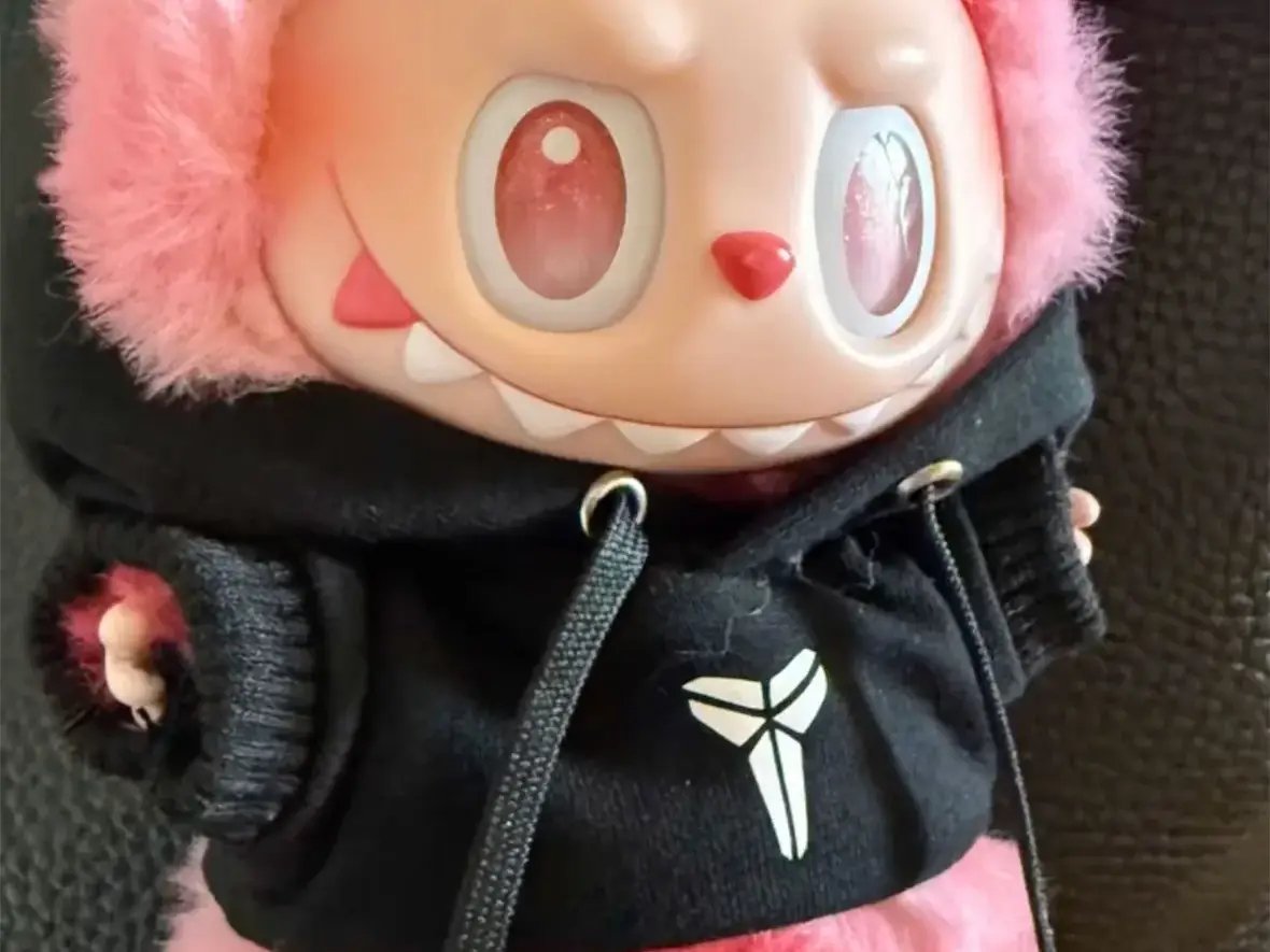 Labubu x Kobe 聯名計畫曝光？Vanessa 親曝粉紅毛絨公仔掀熱議！