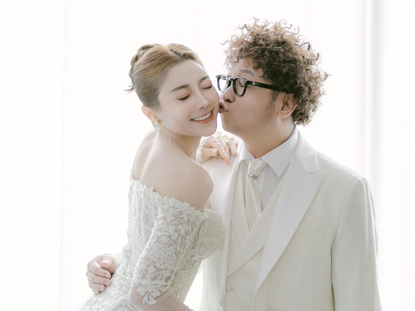 納豆、依依豪砸 300 萬完婚！眾星雲集見證深情告白：「沒你我活不下去！」