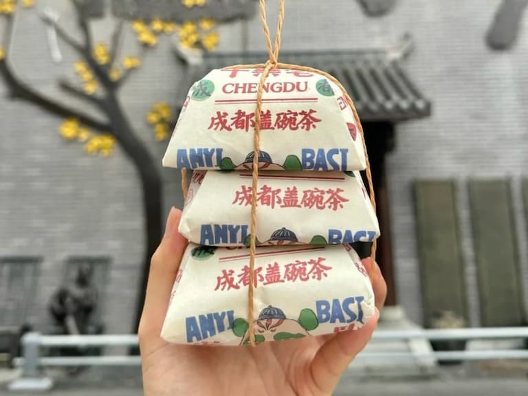 2026 成都 Dcard 5 大可帶回台灣伴手禮推薦：蓋碗茶、老鼎峰⋯送人倍兒有面！