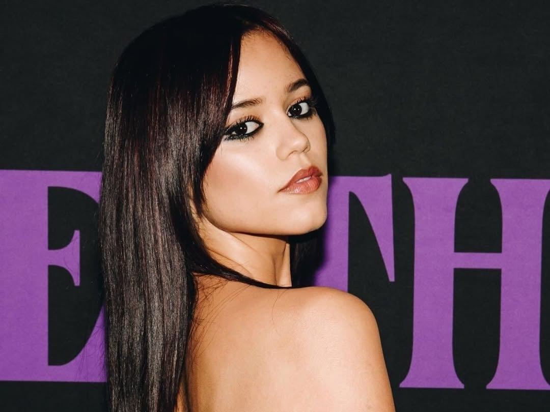 《星期三》珍娜奧特嘉 Jenna Ortega 爆紅壓力全說了！自曝拍完第一季：「極度不快樂！」
