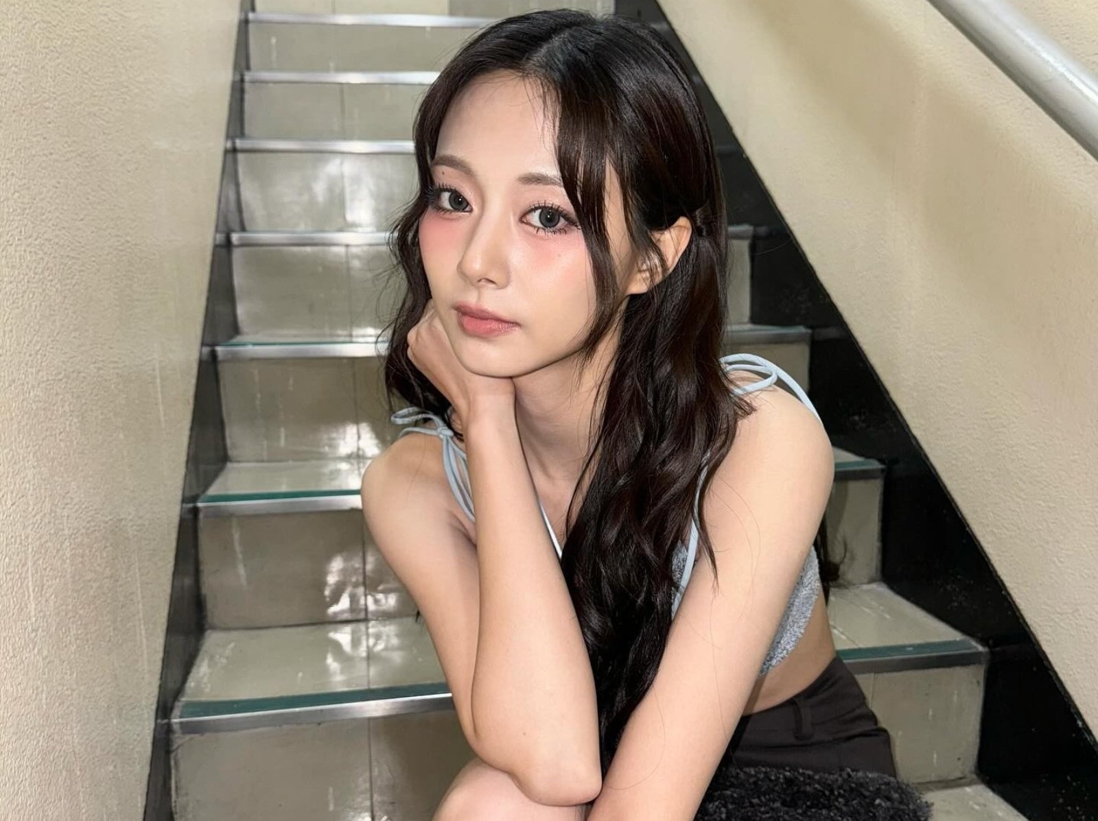 TWICE 周子瑜回台灣休假親民穿搭引熱議！網驚：「這件我也有！」