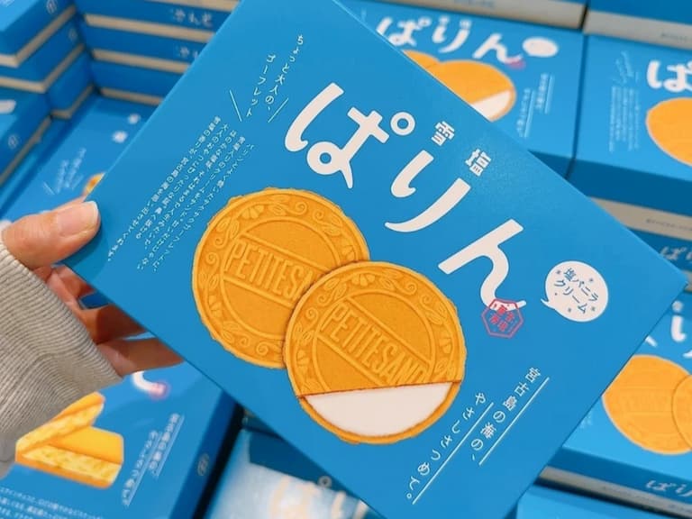2025 沖繩機場必買伴手禮 5 家 Dcard 名店推薦:雪鹽夾心酥、南風堂蝦餅⋯到國際通逛這幾家就對了!