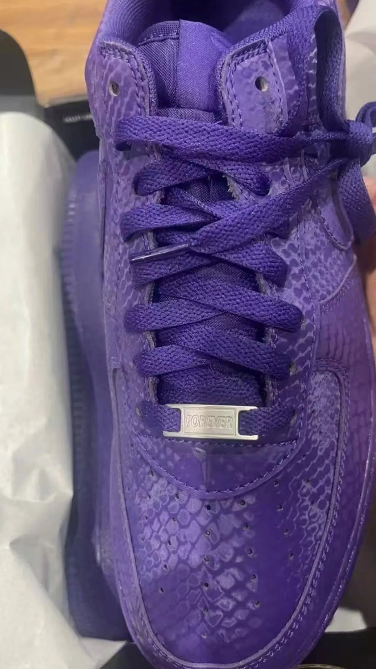 Kobe Bryant x Nike Air Force 1 Low 實鞋搶先曝光!蛇鱗鞋面+刺繡背號太霸氣!