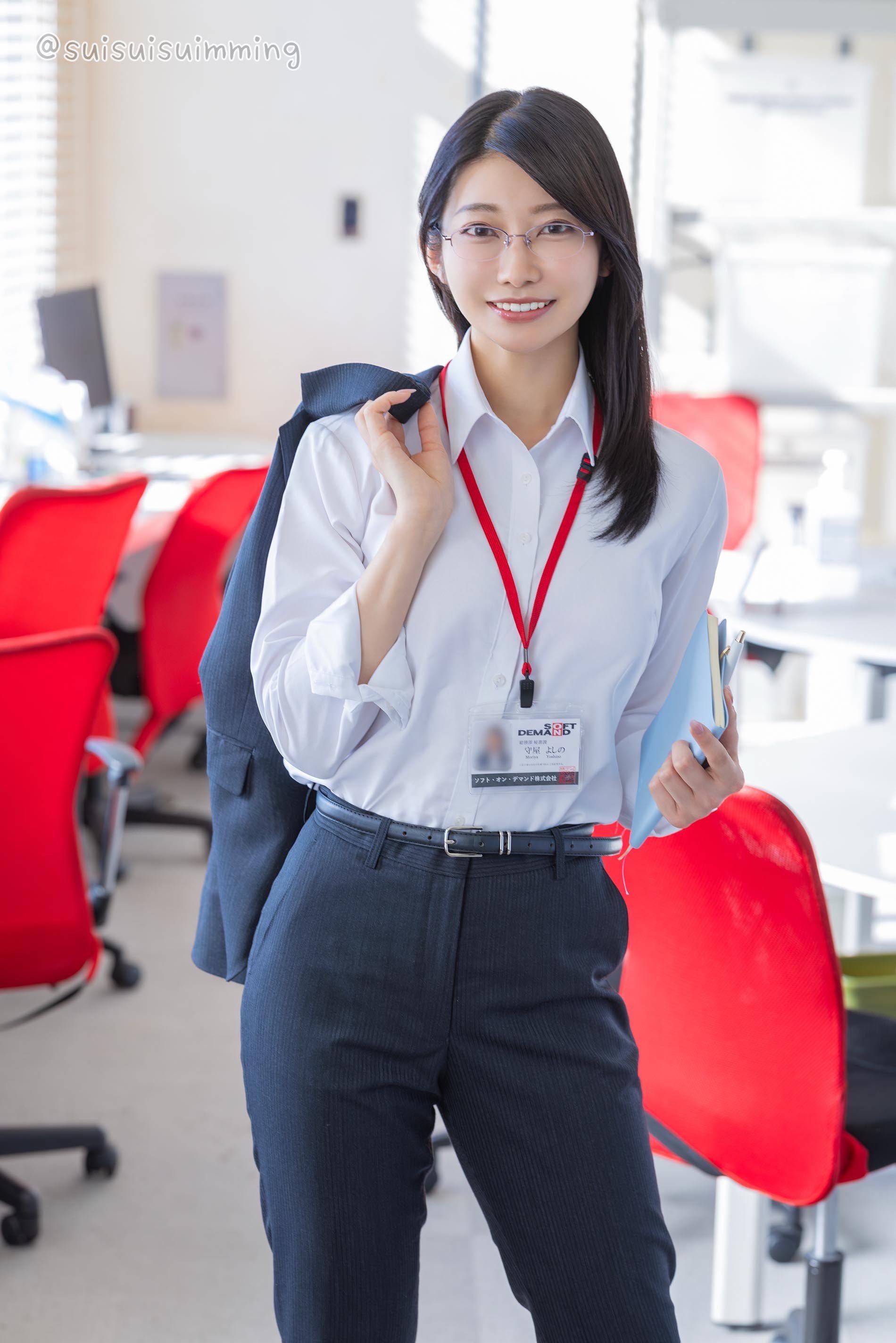 SOD 總務部秘書「守屋芳乃」轉職女優出道！素人時期竟已身經百戰！【老司J開車】