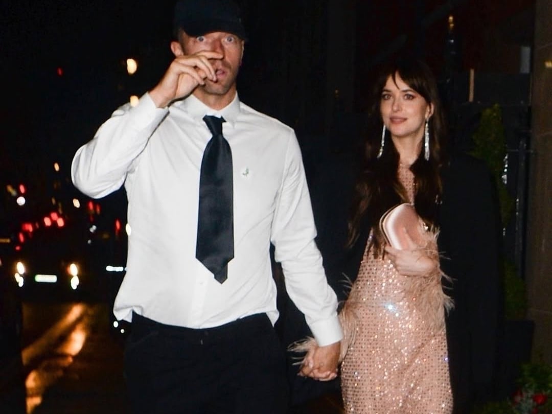 達珂塔強生 Dakota Johnson、克里斯馬汀分手！首談擇偶條件語出驚人：「不要是混蛋！」