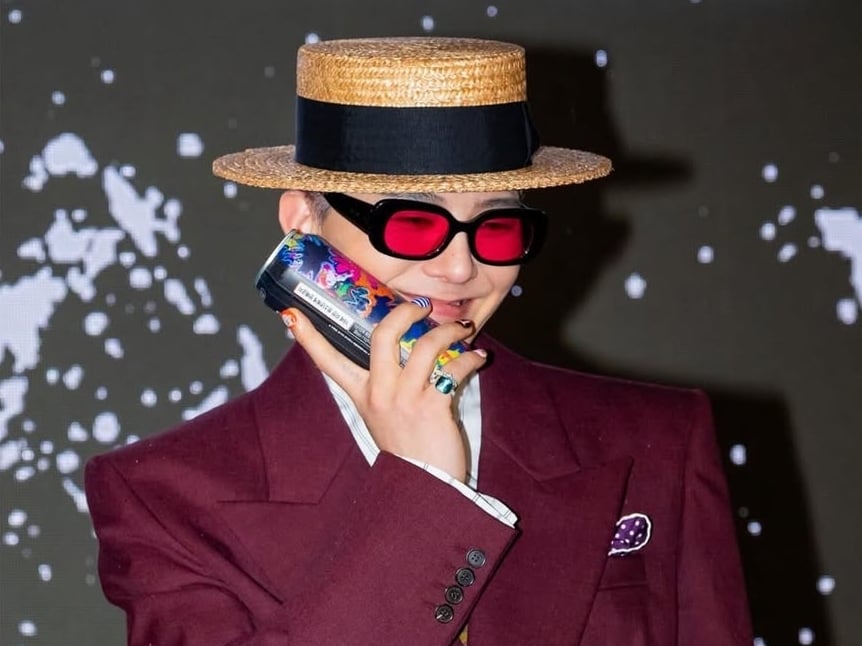 GD 出席活動晚到 40 分鐘！韓媒不滿痛批：「遲到也可以變風格？」原地捐 8.8 億引熱議！