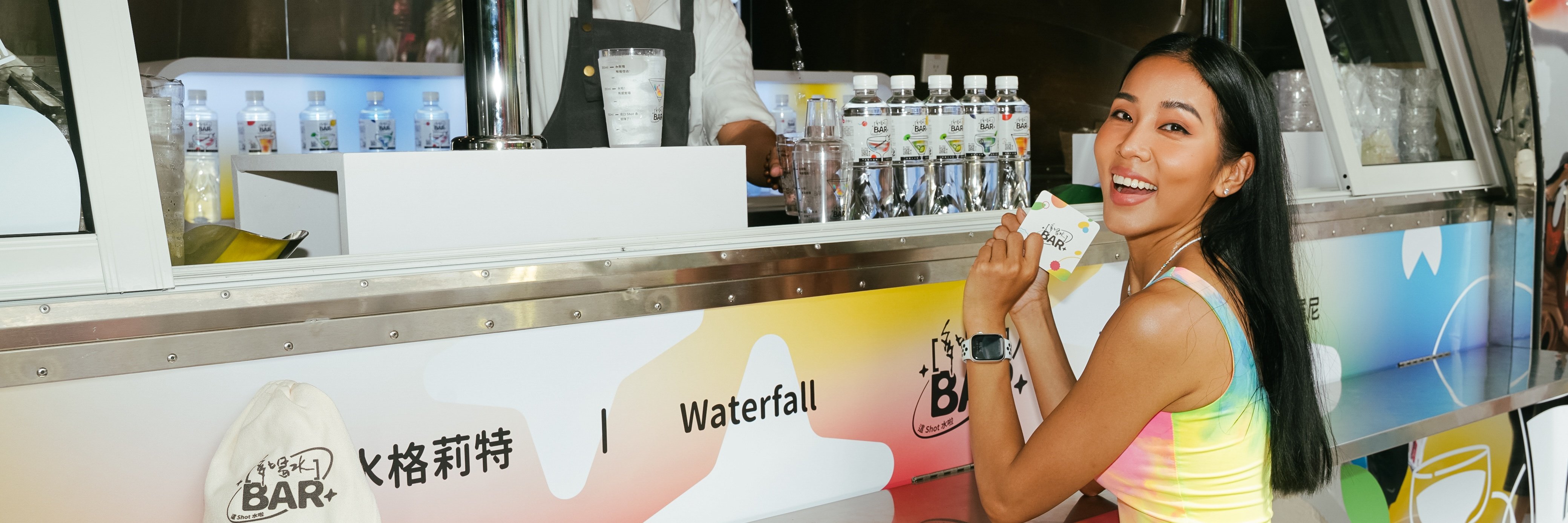 這 Shot 水啦！多喝水 BAR 快閃信義潮點，用最ㄎㄧㄤ的方式，勸你喝最正經的水！