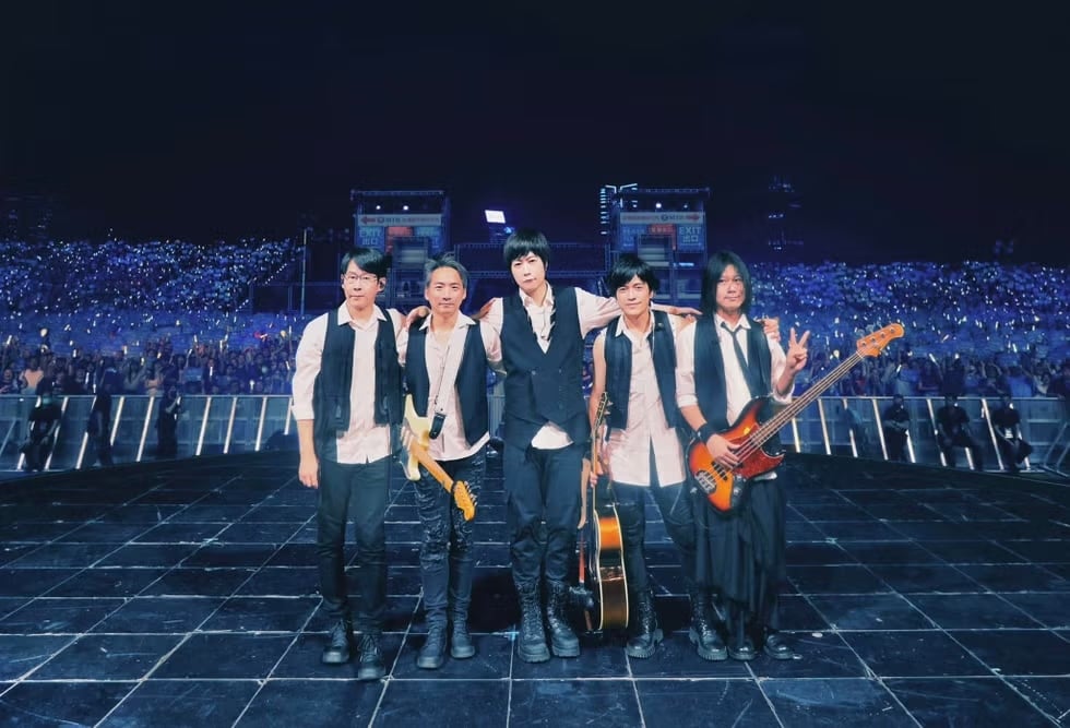 五月天哈爾濱演唱會登熱搜!石頭收歌迷「大蟑螂」圖嚇瘋:「永遠的惡夢!」