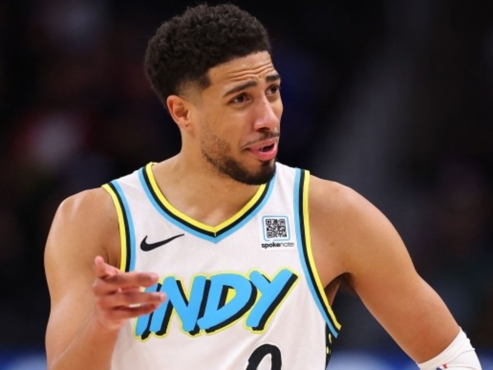 NBA／Haliburton 爆料詹姆斯老人行為：「看影片不戴耳機還把音量開最大！」