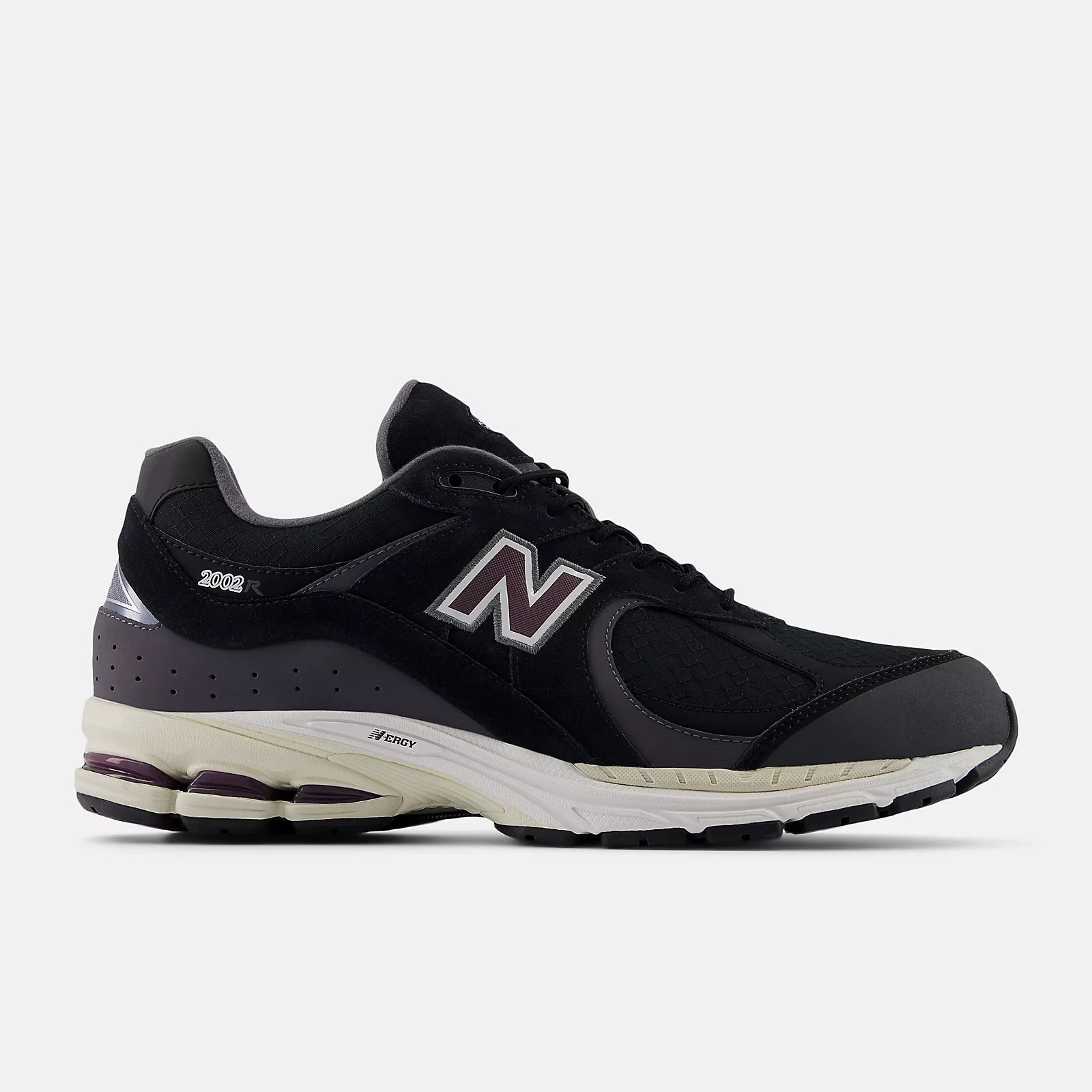 2025 嚴選 10 雙百搭防水鞋推薦!Nike、ASICS、NB⋯加碼防水鞋挑選秘訣!