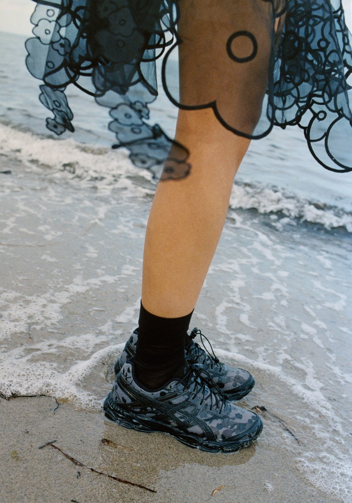 Cecilie Bahnsen x ASICS GEL-CUMULUS 16 全新聯名發售資訊一覽，花卉圖騰注入浪漫感滿分！