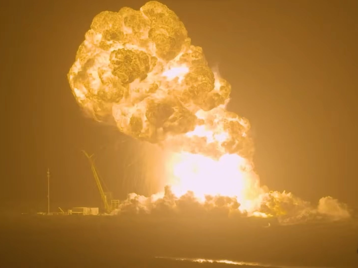 馬斯克 SpaceX 星艦太空船測試失敗！劇烈爆炸成一團火球！