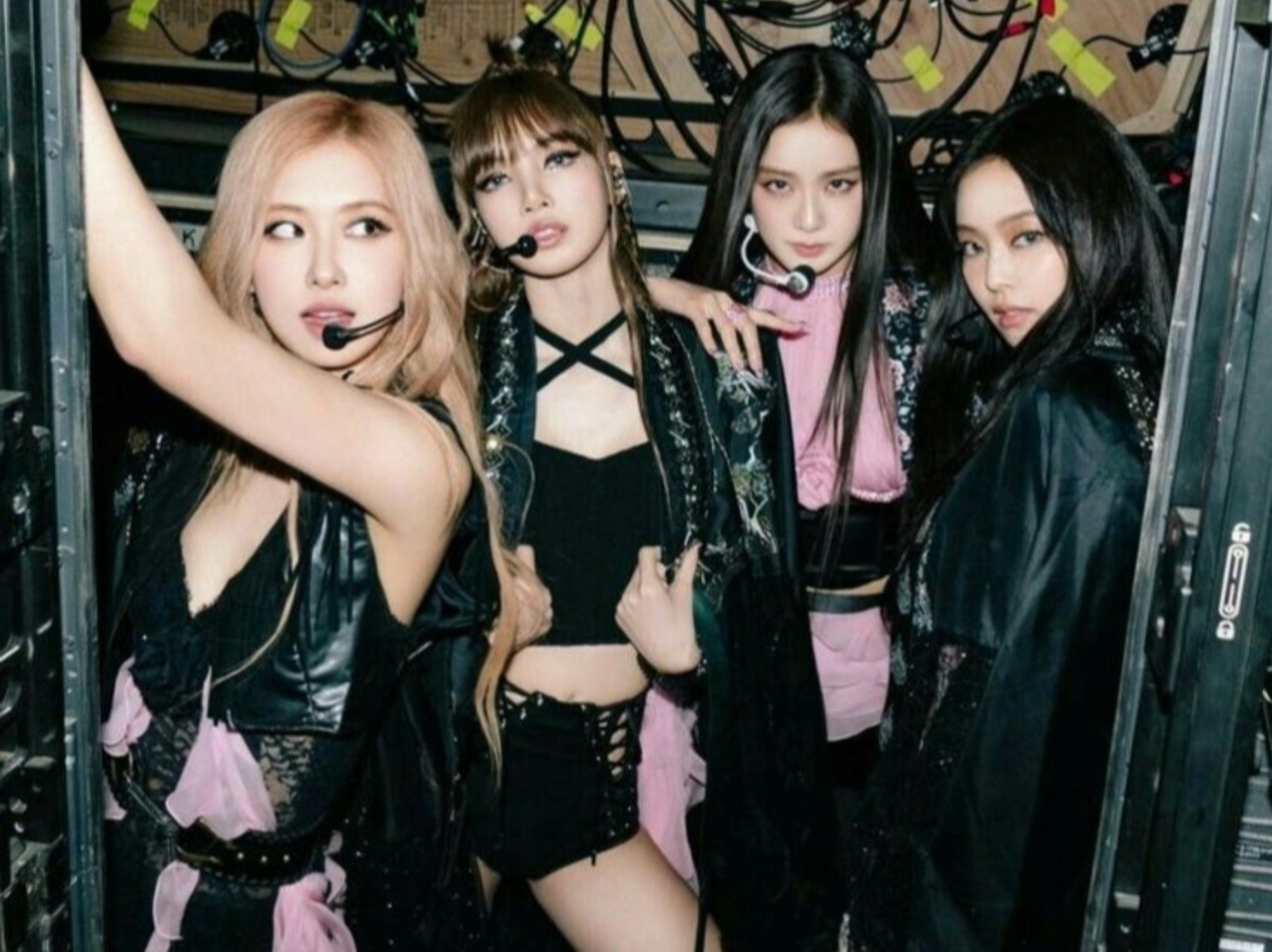 BLACKPINK 世界巡演 7 月開跑！YG 宣布「新歌」將在首爾場首度公開！