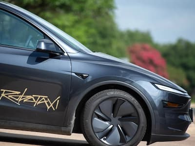 特斯拉 Robotax 無人計程車試營運！每趟 4.2 美元你敢坐嗎？