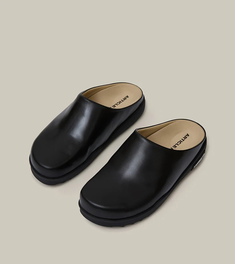 2025 年盤點 10 雙穆勒鞋款推薦!Clarks、ARTICLE NO.、Roa 等高顏值鞋款一次看!