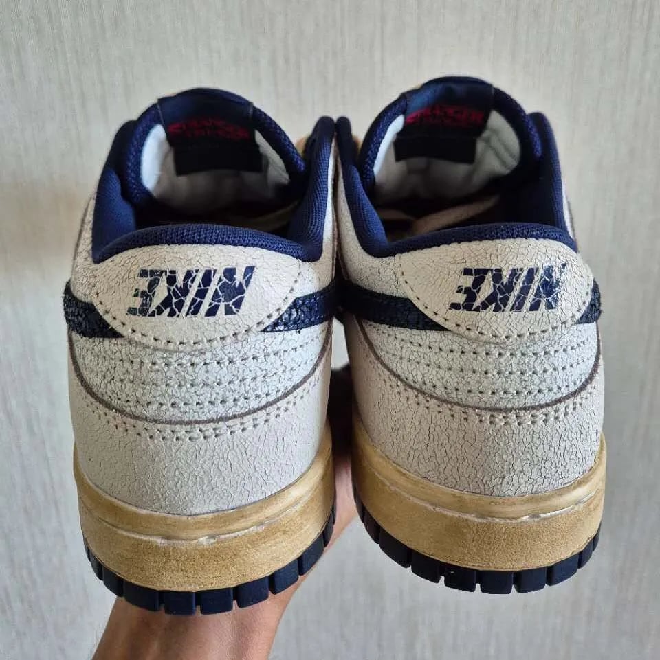 Nike Dunk Low x 《怪奇物語 Stranger Things》 聯名鞋款曝光!配色做舊&翻轉細節搶先預覽!