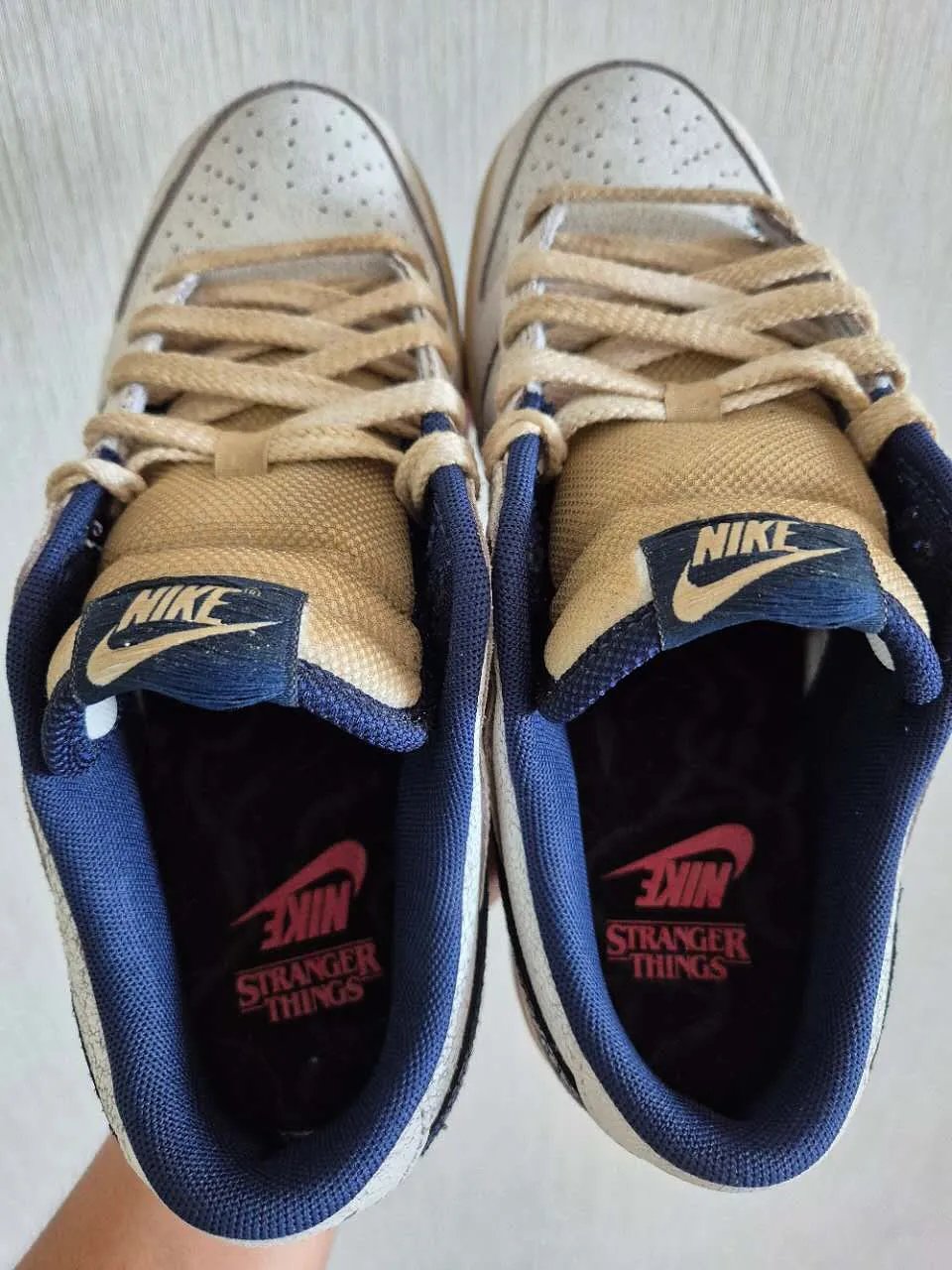Nike Dunk Low x 《怪奇物語 Stranger Things》 聯名鞋款曝光!配色做舊&翻轉細節搶先預覽!