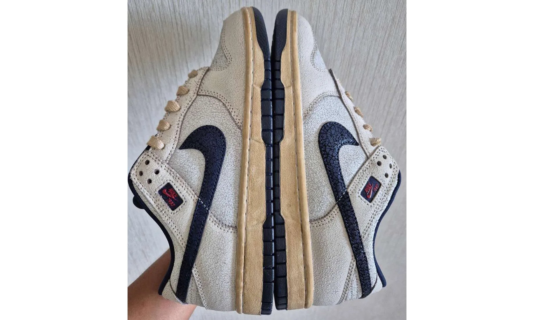 Nike Dunk Low x 《怪奇物語 Stranger Things》 聯名鞋款曝光!配色做舊&翻轉細節搶先預覽!