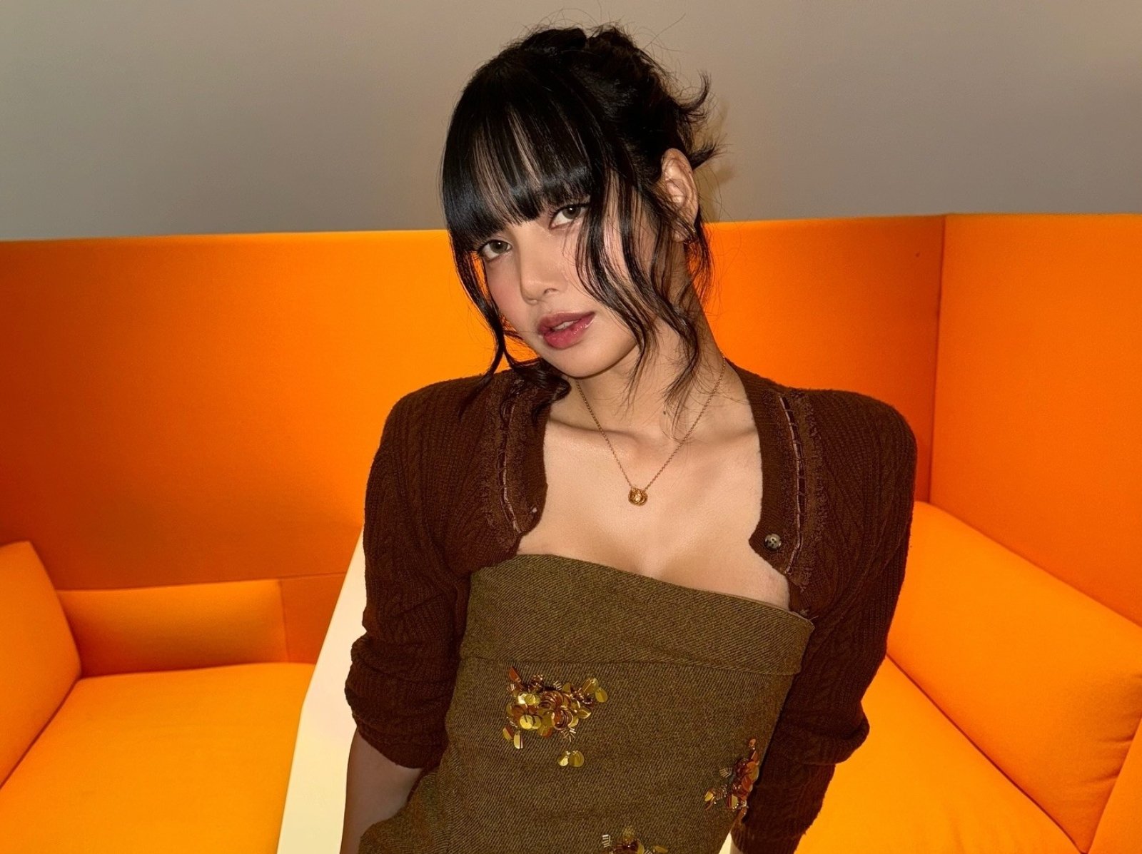 BLACKPINK Lisa 二手拍佛心價出清！CELINE、Miu Miu 精品不到萬元粉絲瘋搶