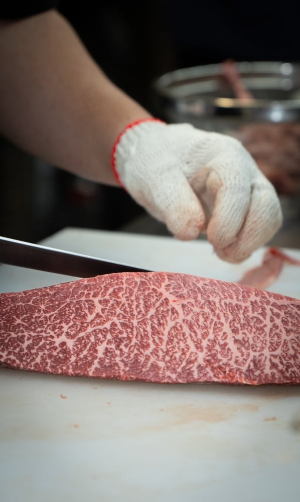 米其林一星餐廳「俺達の肉屋」9 週年慶,搶先全台進口第一批 40 個月牛齡「正統松阪牛」!