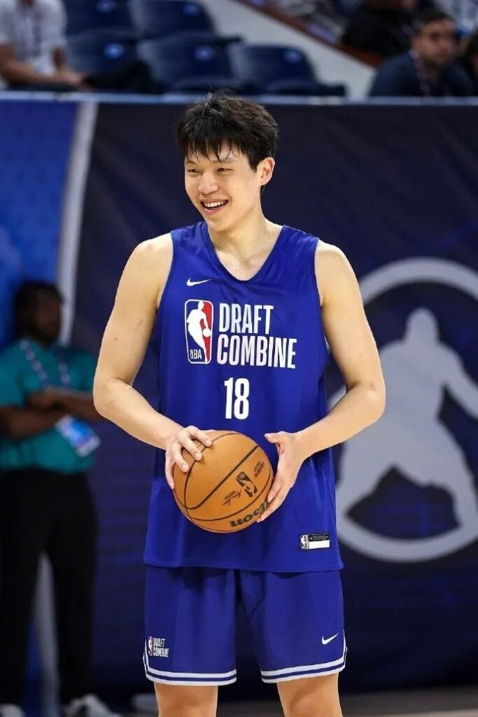 NBA/「中國約基奇」楊瀚森破天荒首輪 16 順位被選,拓荒者 GM 解釋「觀察他兩年了!」