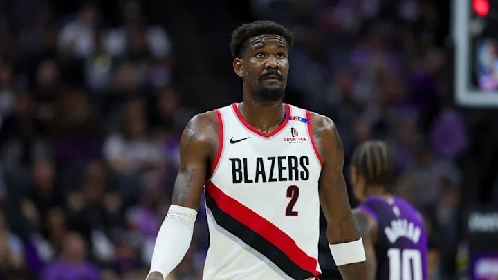 NBA／拓荒者震撼買斷 Deandre Ayton 合約，球迷紛紛齊喊「湖人機會來了！」