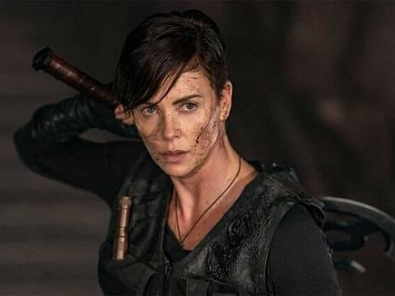 《不死軍團 2》線上開播！莎莉賽隆、鄔瑪舒曼演員陣容、劇情走向⋯必看亮點一次看！