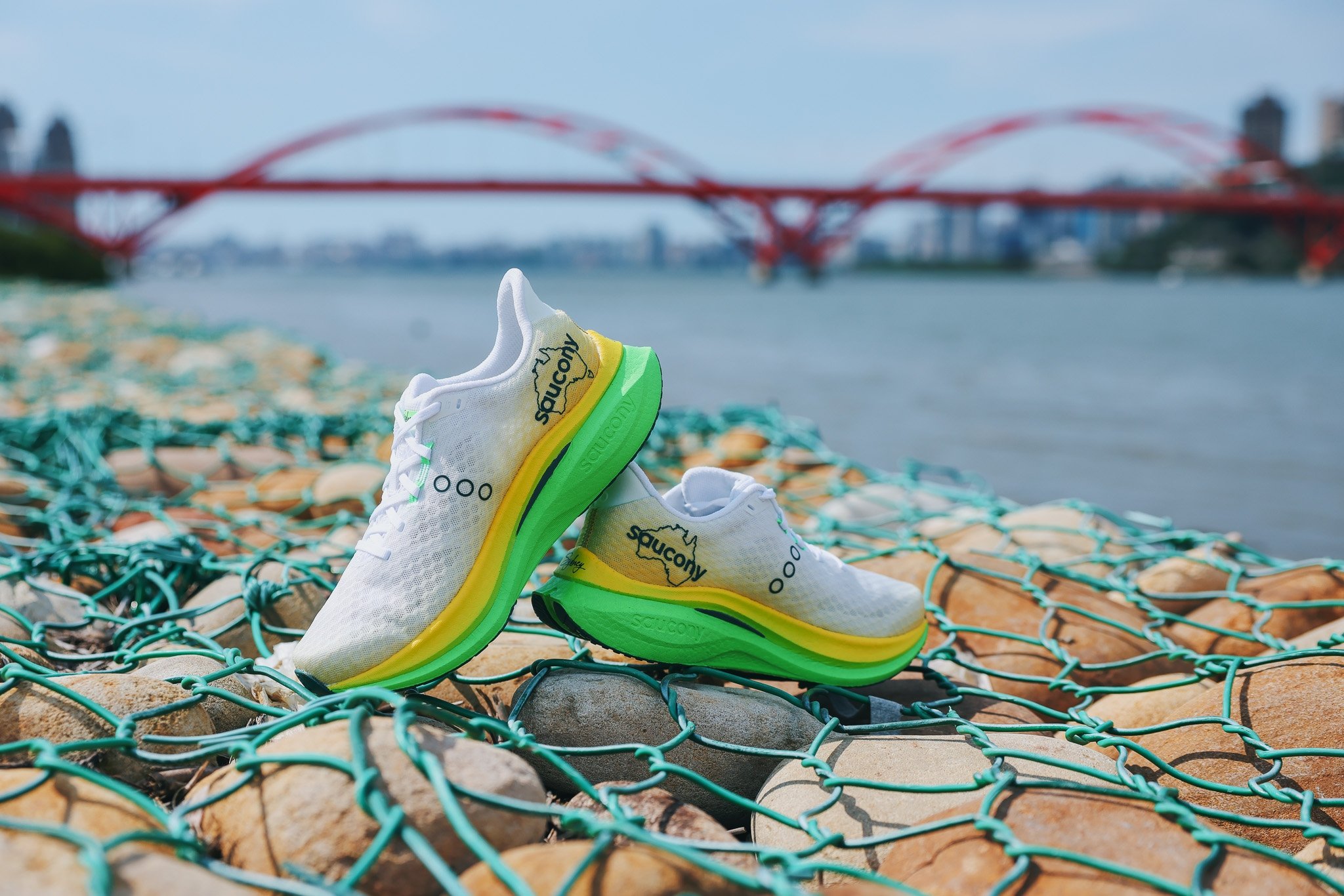 SAUCONY 台灣首間直營店信義 A11 正式開幕!限定聯名款、開幕優惠活動一次看!