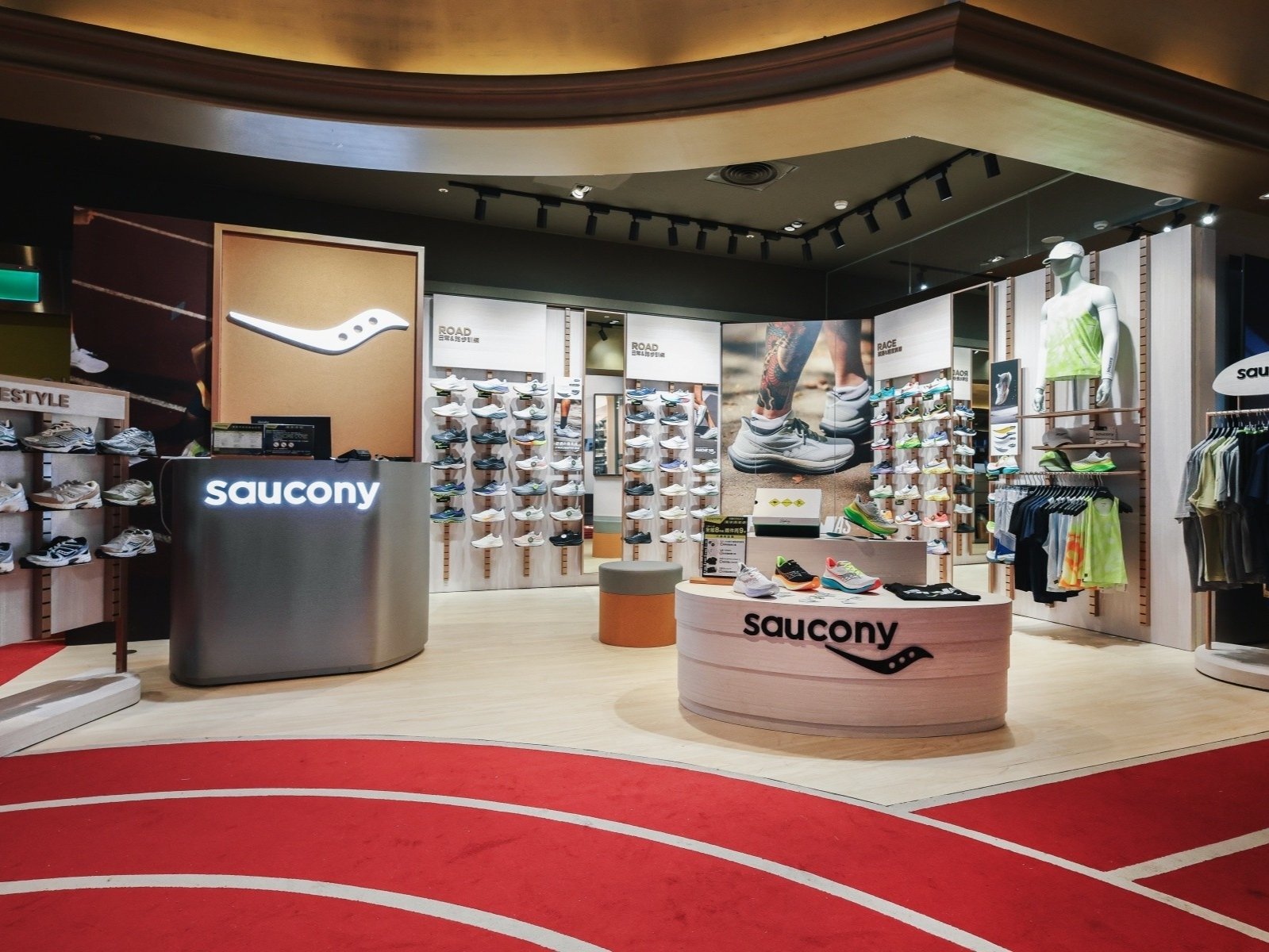 SAUCONY 台灣首間直營店信義 A11 正式開幕！限定聯名款、開幕優惠活動一次看！