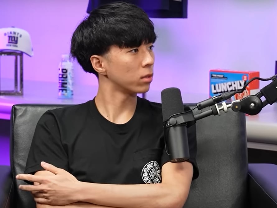 「最強高中生」Ray 當兵回台四個月是假的！自曝不用當兵：「我都在玩 2K！」