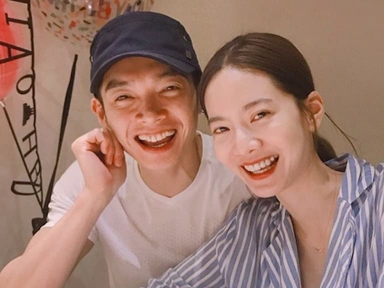 曾之喬坐辰亦儒大腿罕見放閃！坐大腿、摟腰喊：「我在把妹」閃瞎全網！