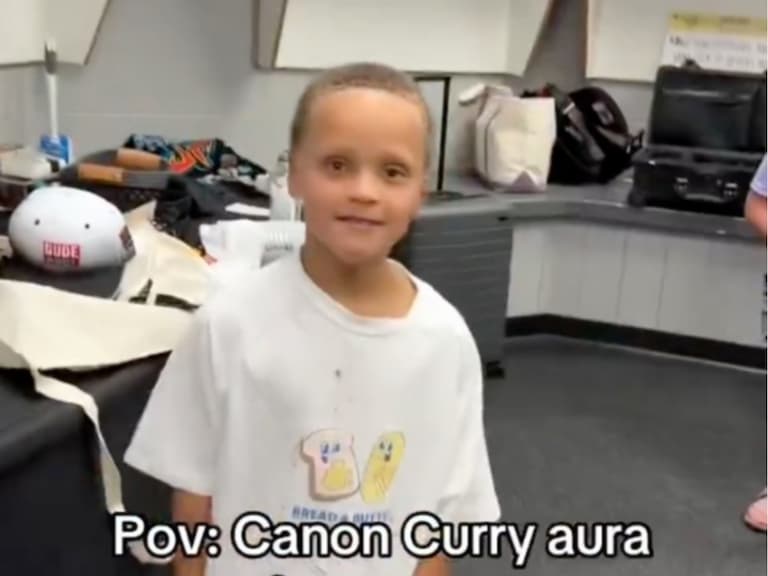 NBA/Curry 兒子高難度「轉水瓶」挑戰輕鬆達成,最後故意戲弄大哥哥讓老爸看傻!