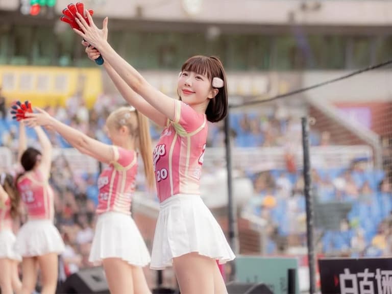 樂天女孩 Mika、彭彭化身「水蜜桃雙胞胎」!親曝外型太像常被認錯!【野生抓正妹】