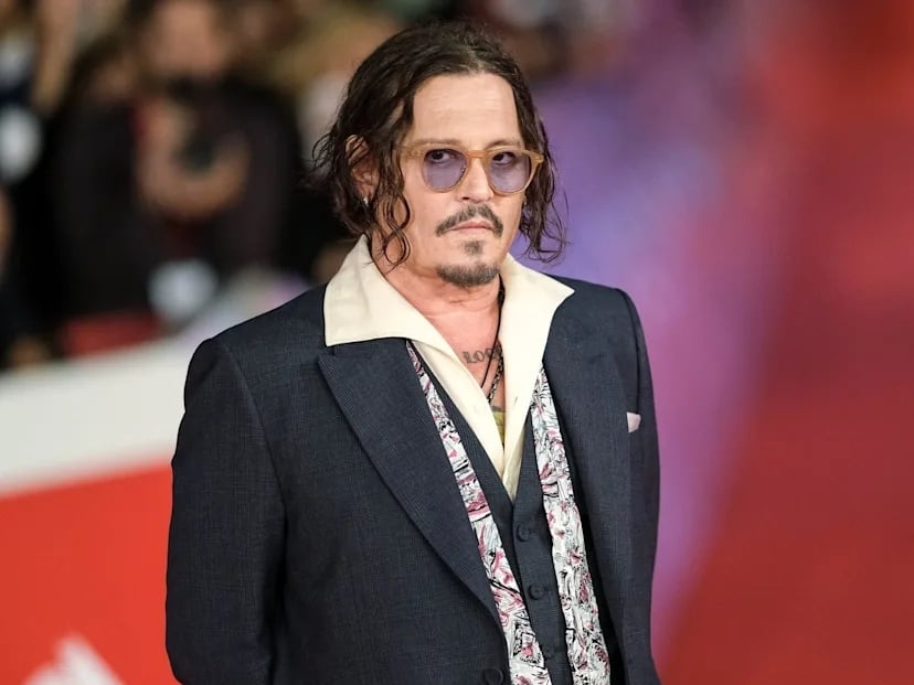 強尼戴普 Johnny Depp 首談官司痛心情！三位摯友在風波中沉默斷聯：「出事後第一個閃人！」