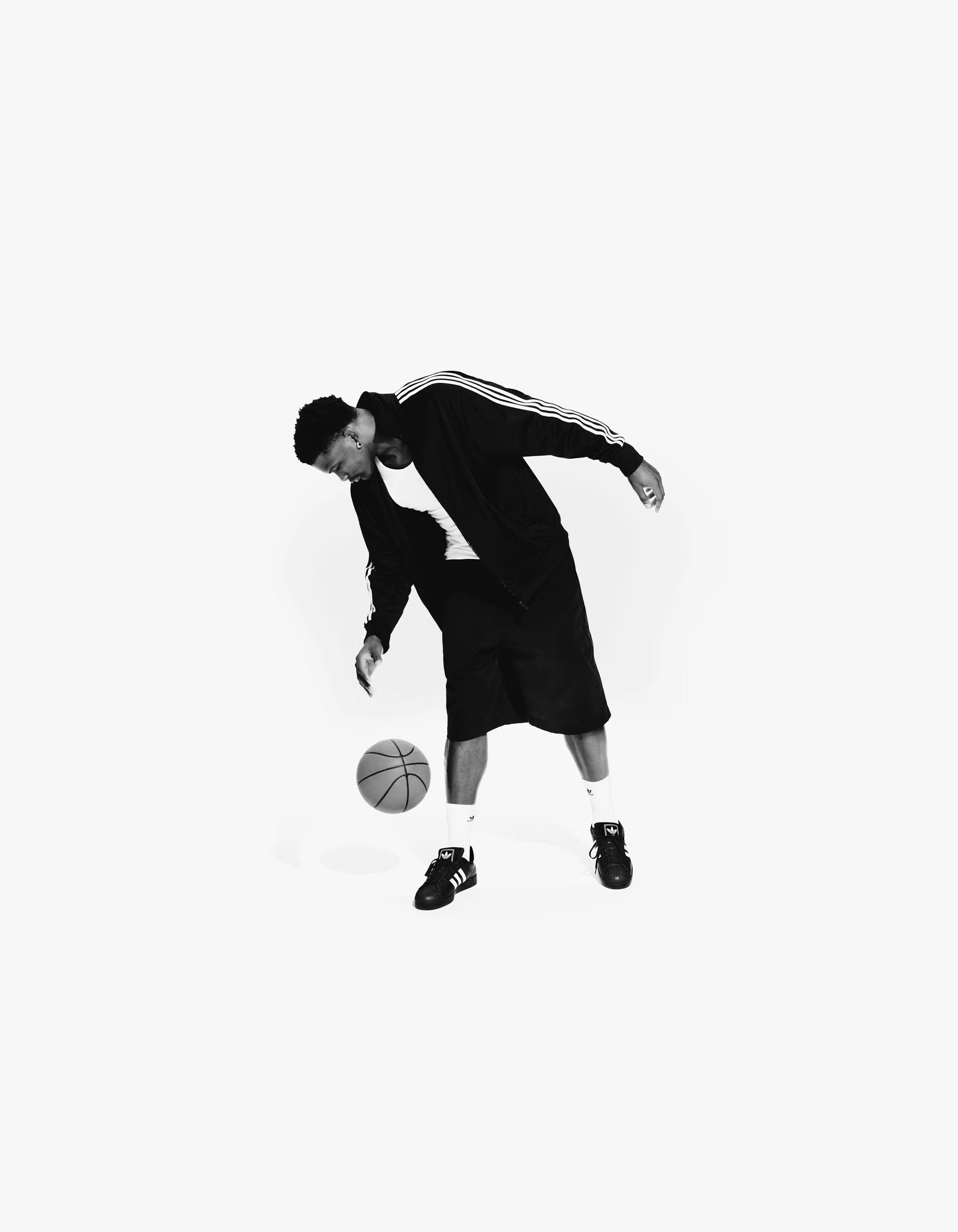 Jennie 出鏡 adidas Superstar 形象大片!與 Anthony Edwards 等多位巨星同台演出!