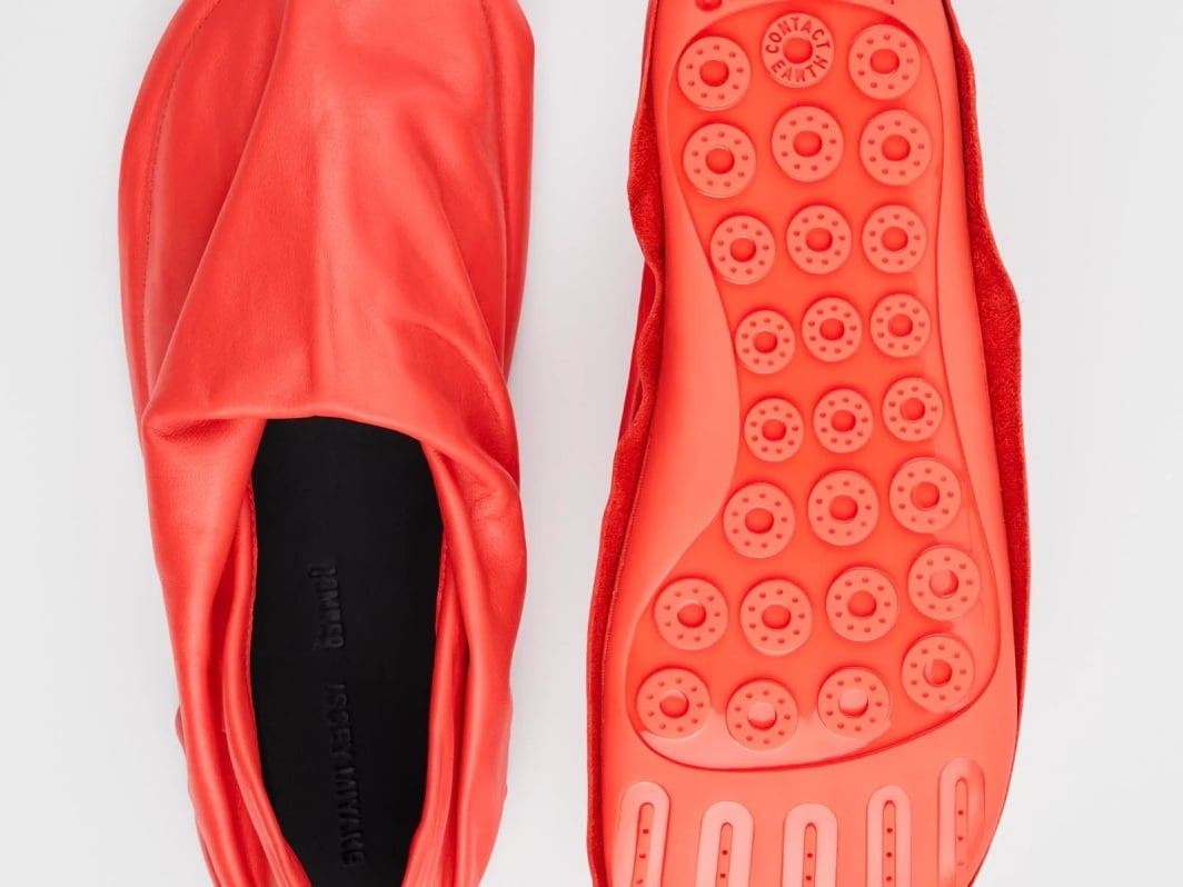 ISSEY MIYAKE x Camper 聯名鞋款登場！結合日西工藝全新設計，發售詳情完整公開！