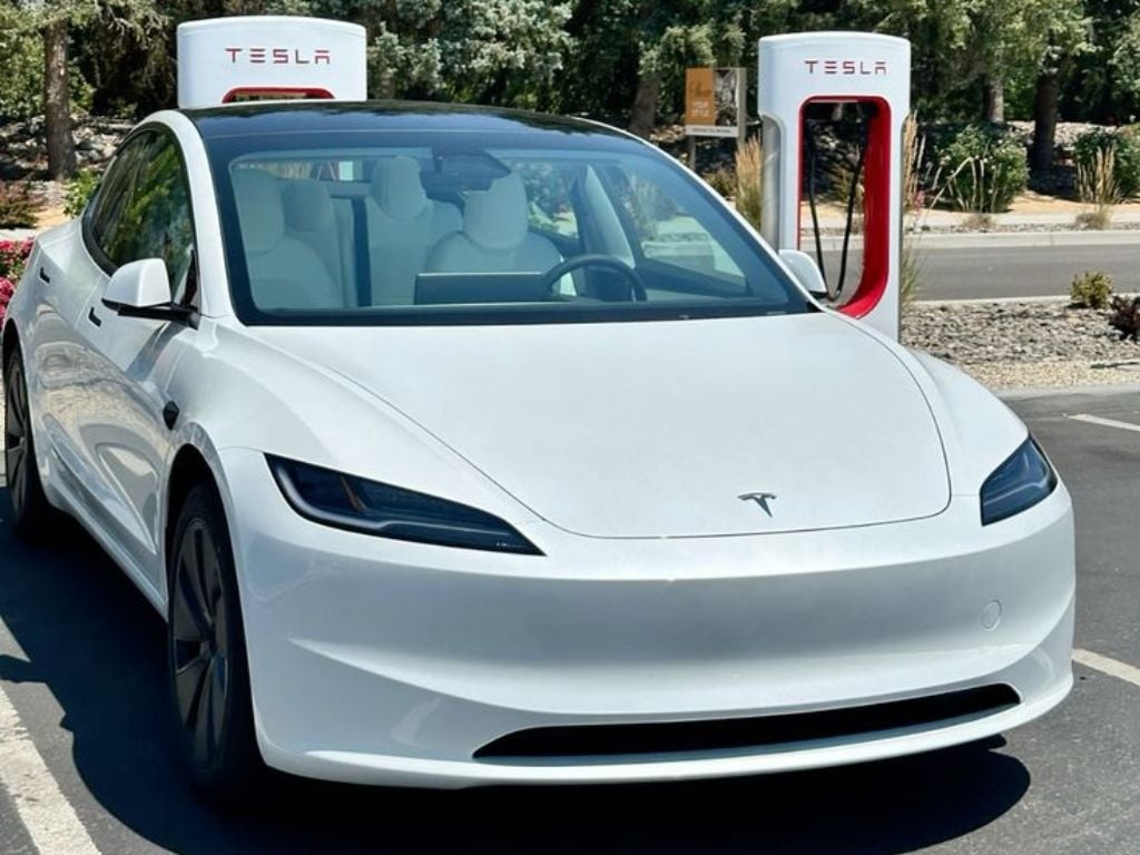 特斯拉銷量新低馬斯克 Elon Musk 轉移重心！遭疑偏離電動車核心！