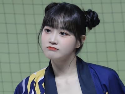 邊荷律帶媽媽遊台灣！母親正面照曝光，網友驚：「根本姊妹！」